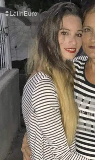 Date this athletic Cuba girl Marcela from Havana CU234