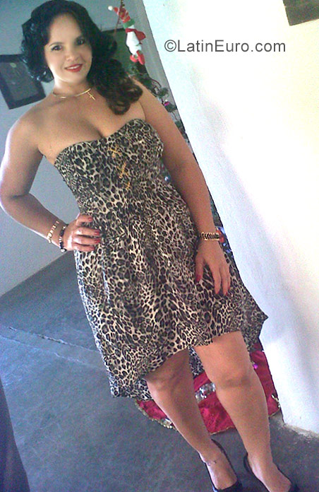 Date this athletic Venezuela girl Susana from Maraciabo VE1352