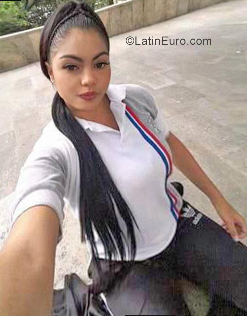 Date this sensual Colombia girl Maria from Medellin CO23357