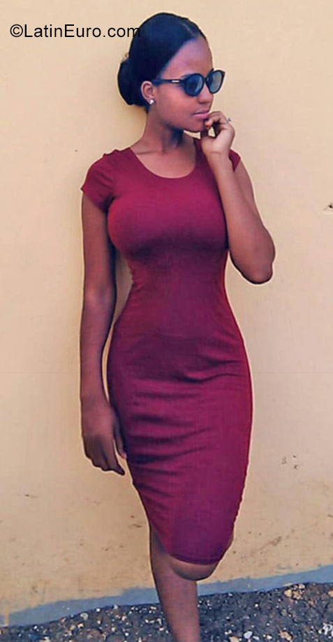 Date this sultry Dominican Republic girl Noemi from Santo Domingo DO31684