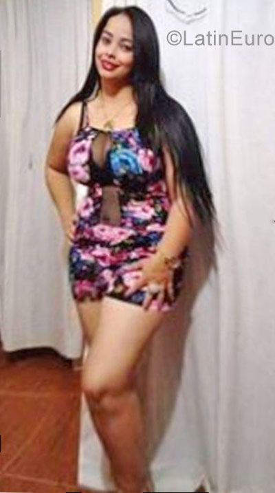Date this exotic Venezuela girl CAROLINA from Cabimas VE1380