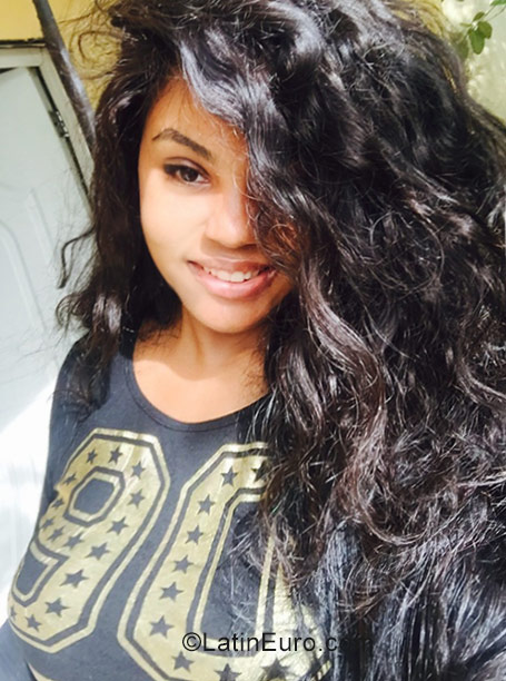 Date this cute Dominican Republic girl Yissell from Santo Domingo DO31712