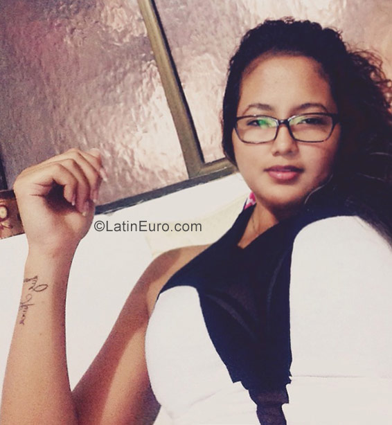 Date this attractive Colombia girl Nazly from Ibague CO23446