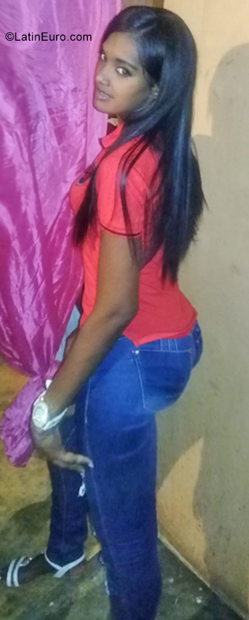 Date this passionate Dominican Republic girl Maria from Santo Domingo DO31737