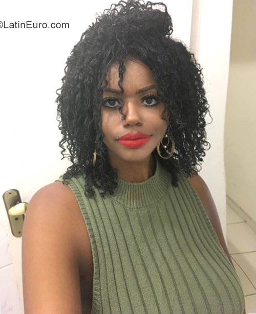 Date this charming Brazil girl Raicca from Rio De Janeiro BR10684