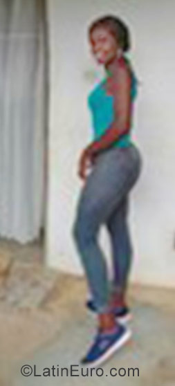 Date this good-looking Cameroon girl Desse from Douala CM263