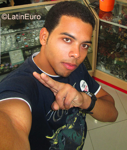 Date this funny Dominican Republic man Sandi from Santo Domingo DO31772