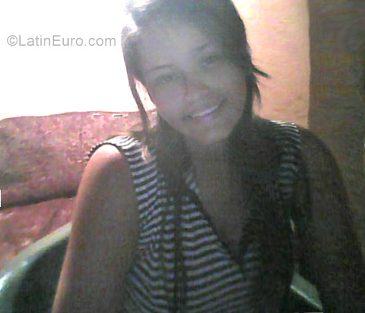 Date this attractive Venezuela girl Paola from Caracas VE1405
