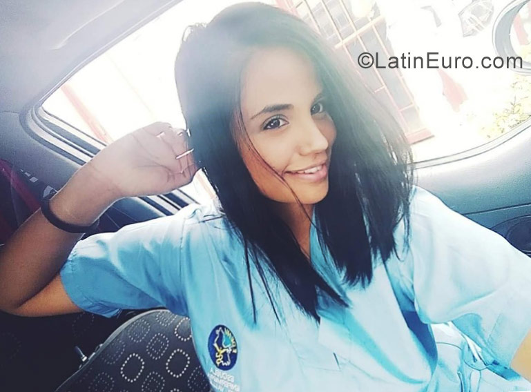 Date this young Colombia girl Violeta from Cali CO23499