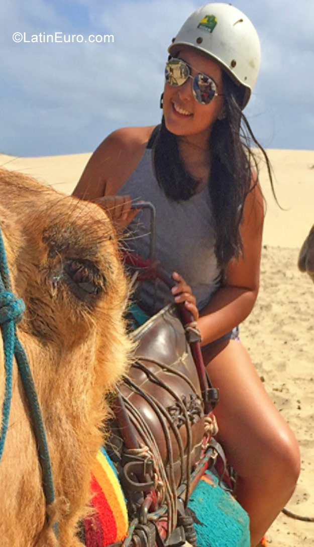 Date this fun Colombia girl Maria from Cali CO23500