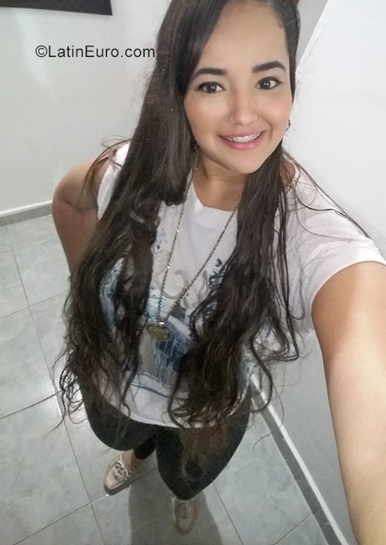 Date this happy Colombia girl Isa from Monteria CO23505