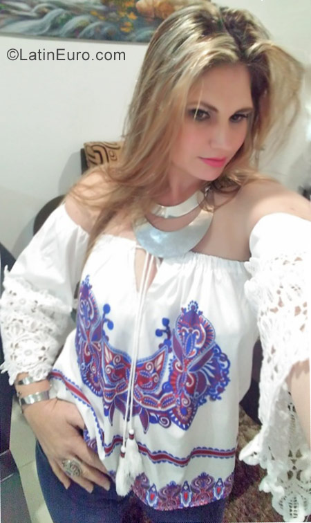 Date this good-looking Colombia girl Milena from Manizales CO23514