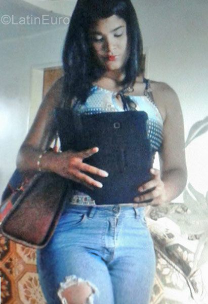Date this happy Venezuela girl Dulgia from ciudad guayana VE1408
