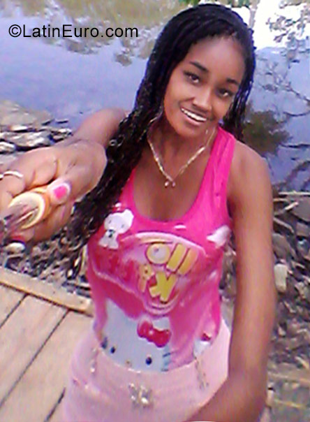 Date this foxy Cuba girl Karla from Havana CU267