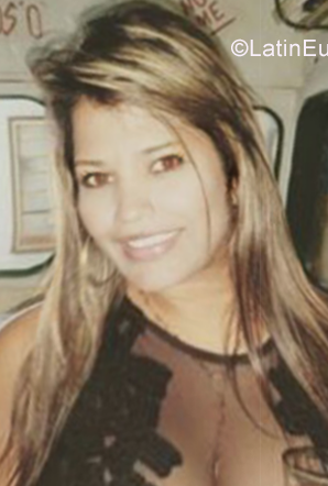 Date this happy Venezuela girl Yanesita from Maracaibo VE1418