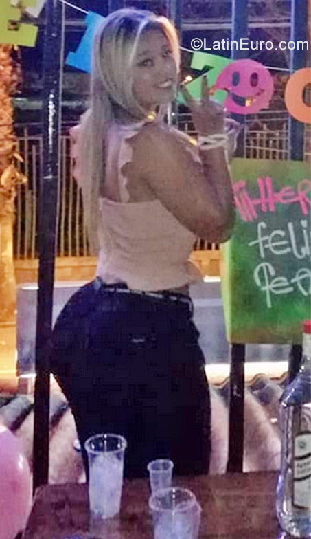 Date this nice looking Colombia girl Eliana from Medellin CO23540