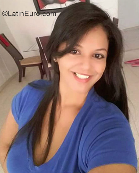 Date this attractive Colombia girl Yanis from Monteria CO23551