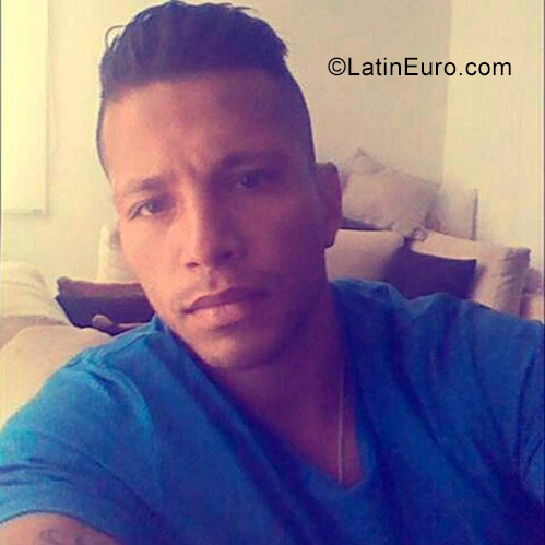 Date this beautiful Colombia man Nicolas from Bogota CO23570