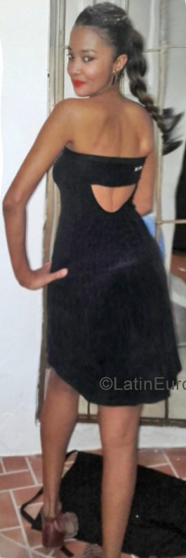 Date this beautiful Dominican Republic girl Samy from Santo Domingo DO31909
