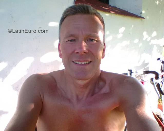 Date this nice looking Germany man Robert from München DE458