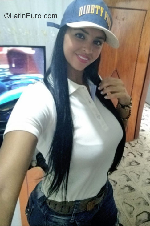 Date this georgeous Colombia girl Karime from Tulua CO23592