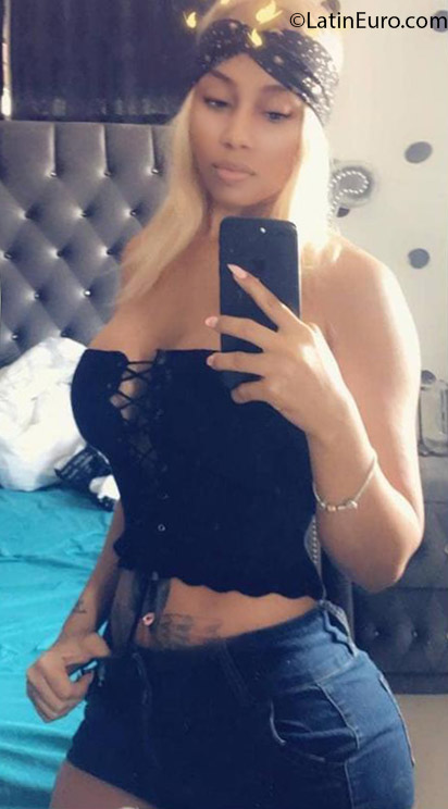 Date this stunning Dominican Republic girl Lesly from Santo Domingo DO31957