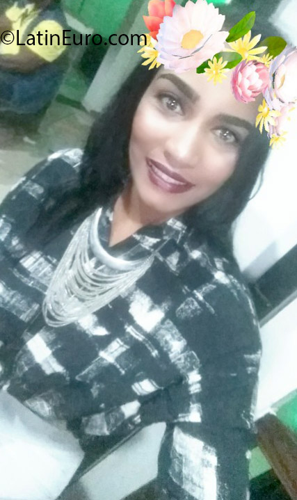 Date this beautiful Dominican Republic girl Yohanna from Santo Doningo DO31954