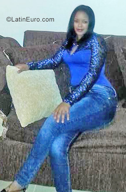 Date this pretty Dominican Republic girl Flor from Santo Domingo DO31989