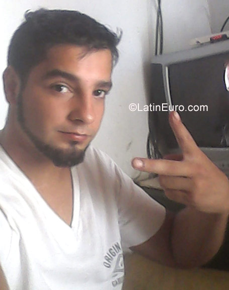 Date this attractive Argentina man Walter from Santa Rosa AR132