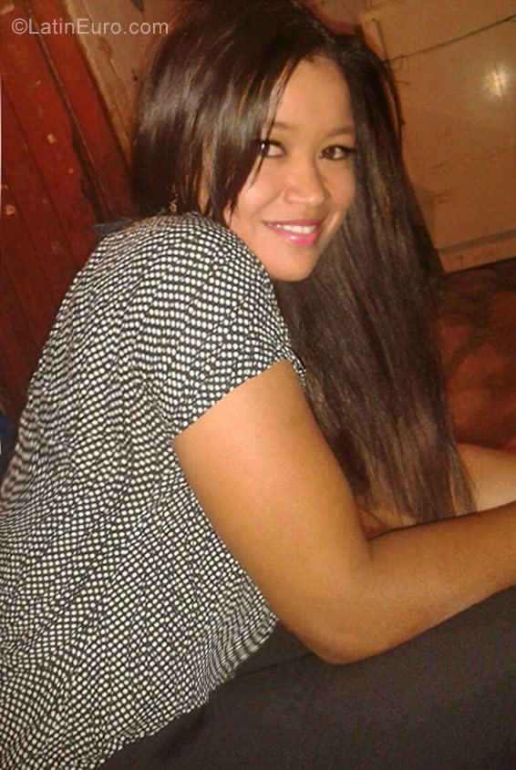 Date this voluptuous Colombia girl Rosario from Valledupar CO23631