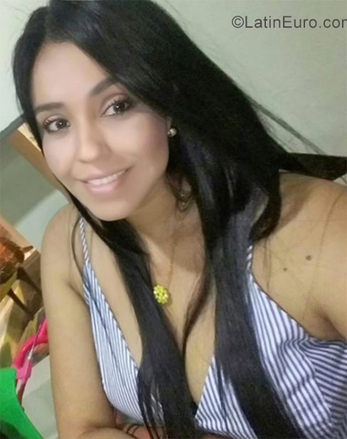 Date this beautiful Colombia girl Paola from Cali CO23640