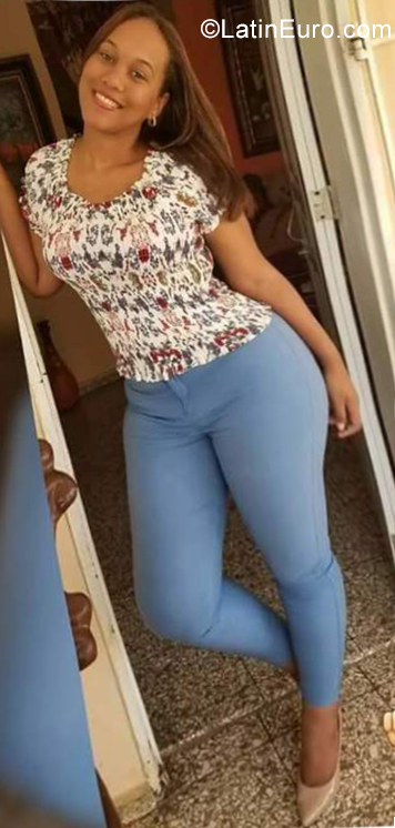 Date this sultry Dominican Republic girl Leike from Santo Domingo DO32040