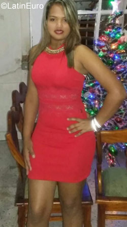 Date this sultry Colombia girl Rosmira from Barranquilla CO23659
