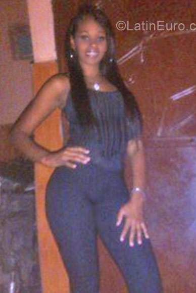 Date this hard body Dominican Republic girl Yuly from Hato Mayor DO32047