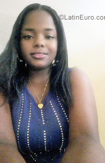 Date this pretty Colombia girl Lina from Buenaventura CO23671
