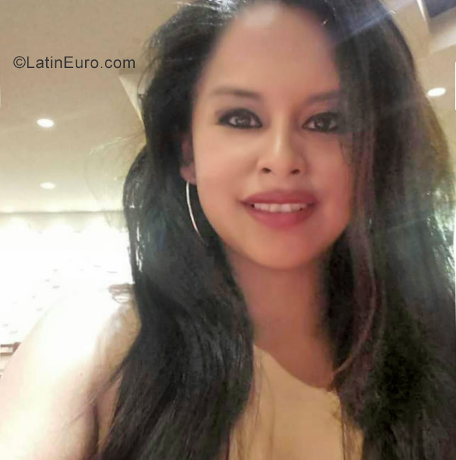 Date this young Ecuador girl Tefy from Quito EC254