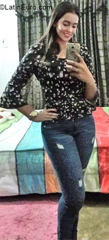 Date this pretty Colombia girl Maria from Monteria CO23688