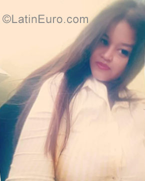 Date this georgeous Dominican Republic girl Emeli emeli from Santo Domingo DO32072