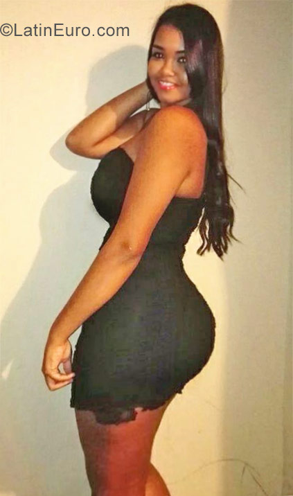 Date this attractive Colombia girl Maria from Medellin CO23700
