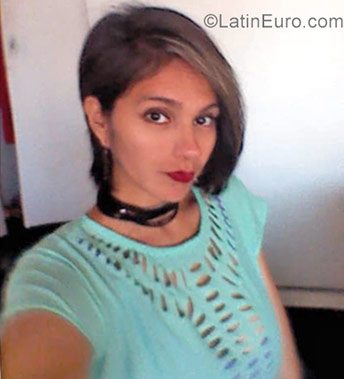 Date this sultry Venezuela girl Candy from Maracaibo VE1543