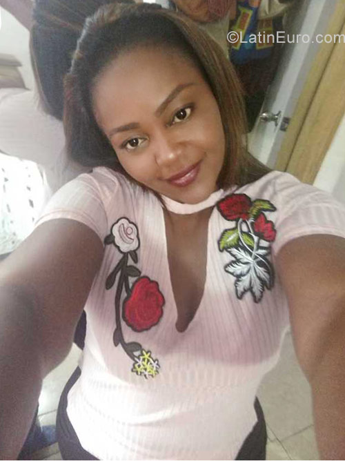 Date this good-looking Colombia girl Open from Medellin CO23753