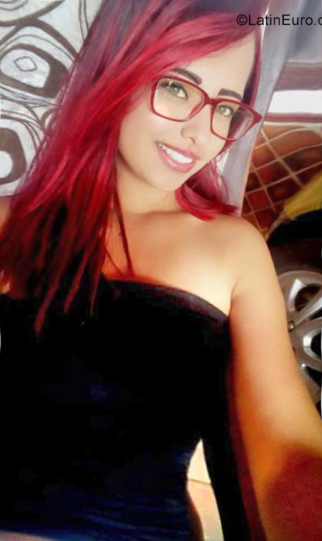 Date this nice looking Colombia girl Angie from Bucaramanga CO23776
