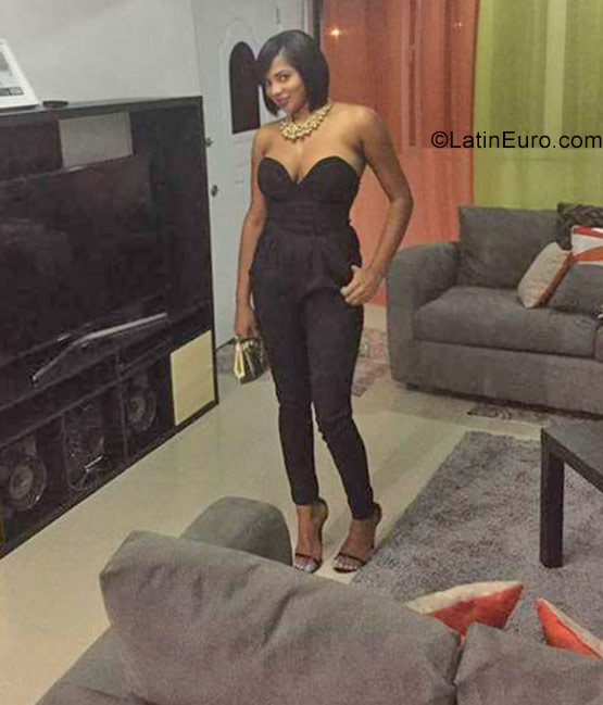 Date this tall Dominican Republic girl Bionie from Samana DO32239