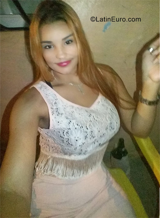 Date this fun Dominican Republic girl Yoselin from Santo Domingo DO32255