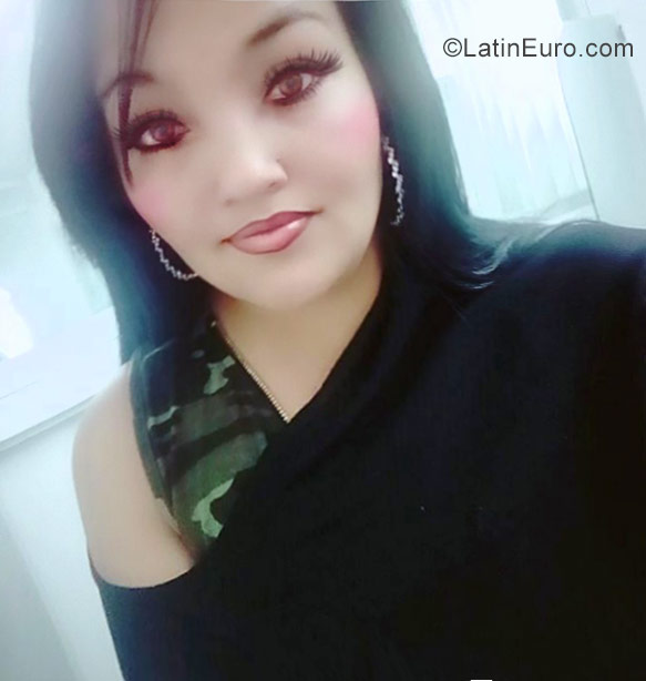 Date this georgeous Colombia girl Alexa from Bogota CO23807