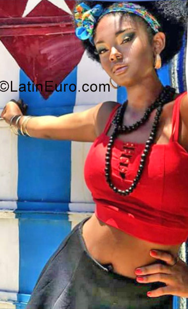 Date this voluptuous Cuba girl Yersi from Havana CU291