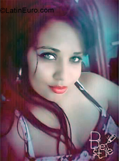 Date this foxy Cuba girl Cubanita from Camaguey CU293