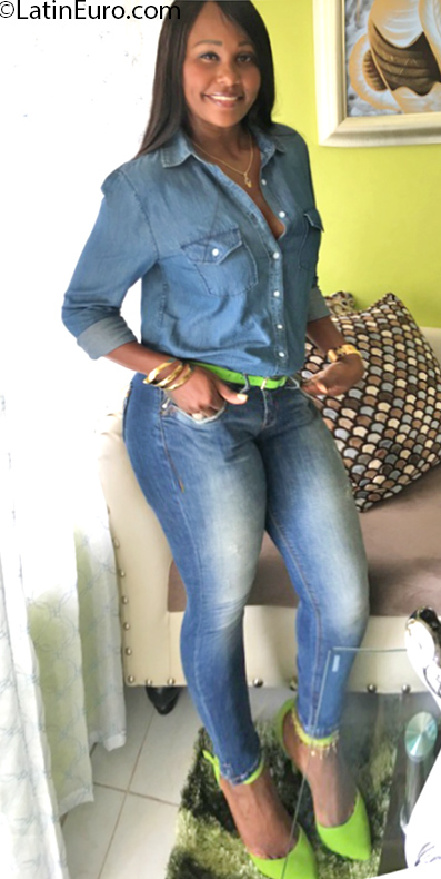 Date this georgeous Dominican Republic girl Raysa from Santiago DO32306