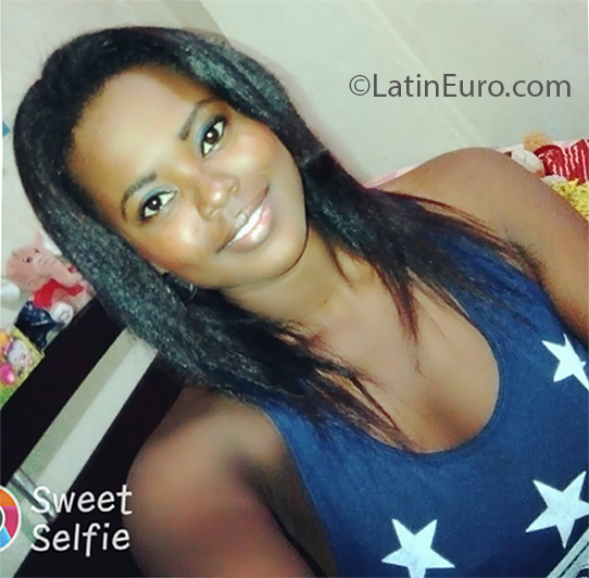 Date this exotic Colombia girl Yineth from Cali CO23834