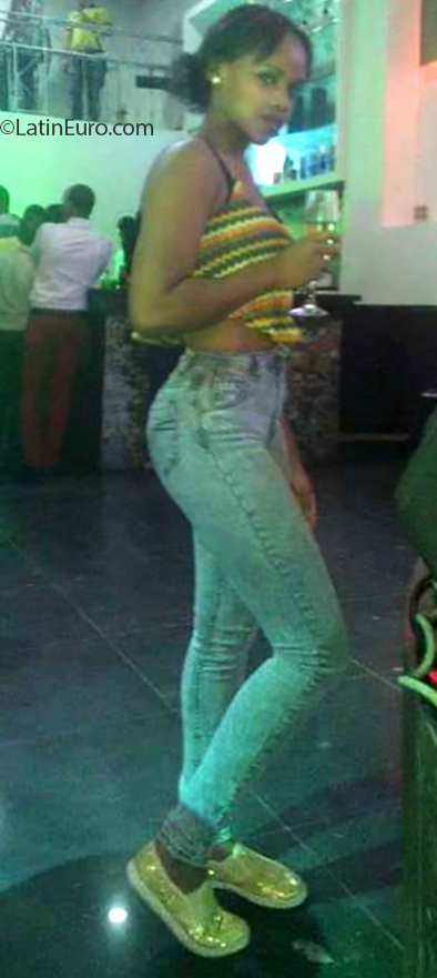Date this exotic Dominican Republic girl Yolenny from Santo Domingo DO32312